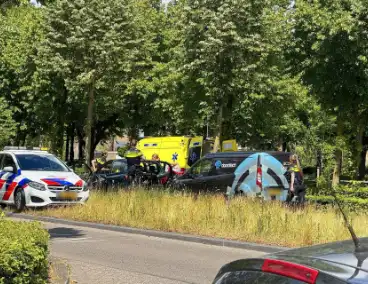Botsing tussen bestelbus en personenwagen