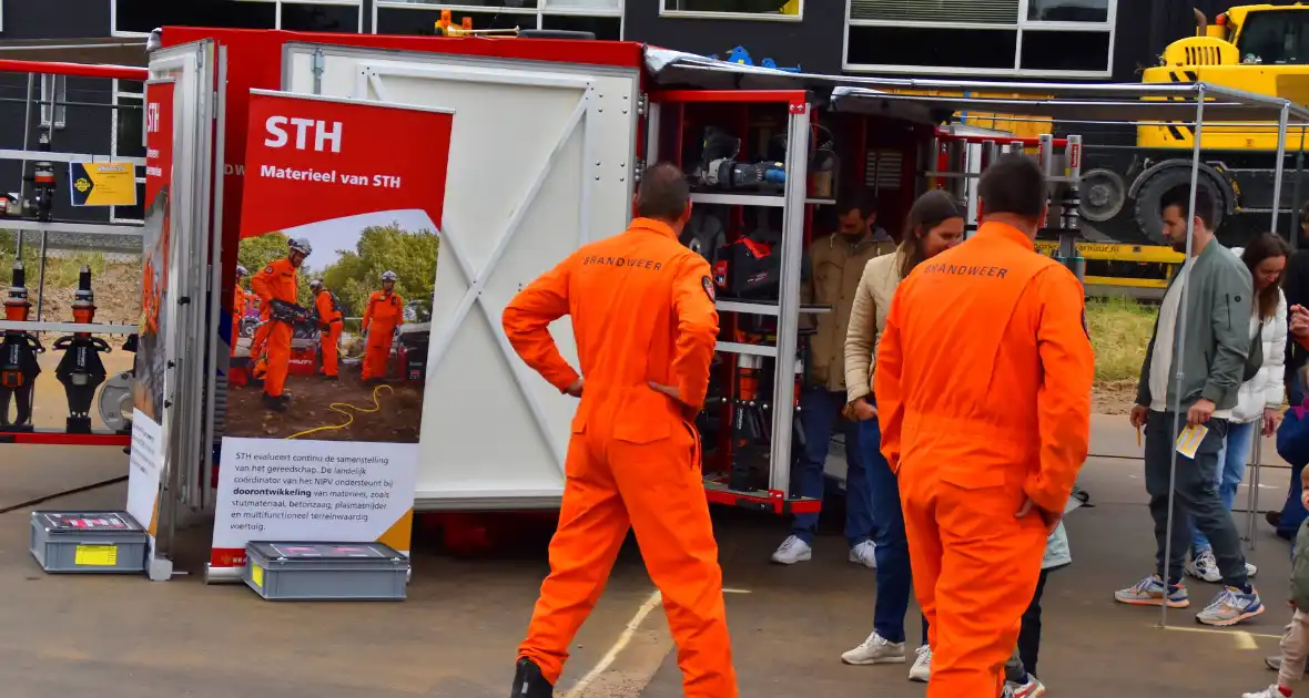 Drukte tijdens grote hulpverleningsdemonstratie - Foto 4