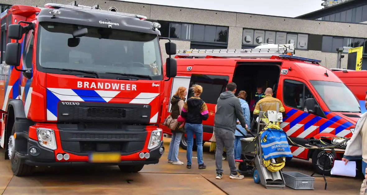 Drukte tijdens grote hulpverleningsdemonstratie - Foto 5