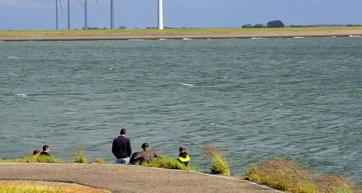 Persoon in nood bij duiklocatie - Foto 3