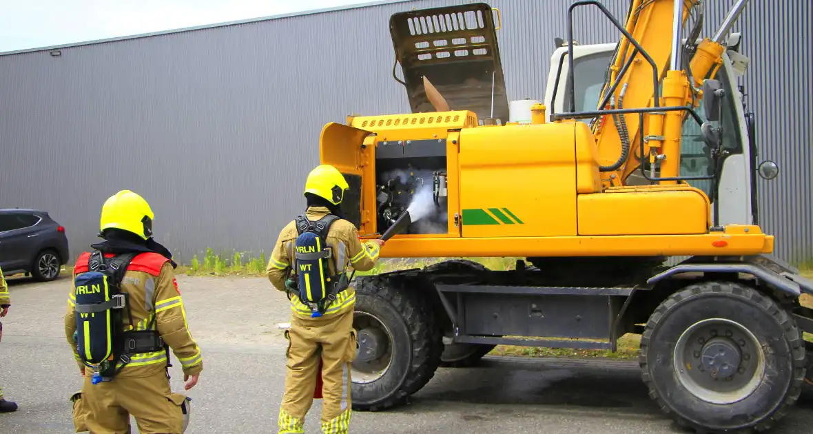 Grijpmachine vat vlam in loods - Foto 3
