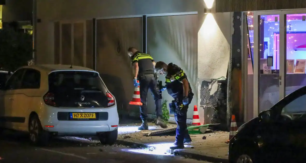 Explosie beschadigt beautysalon - Foto 4
