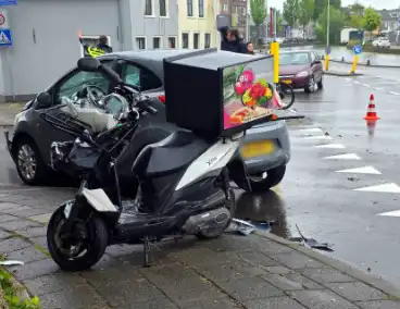 Maaltijd bezorger gewond bij aanrijding