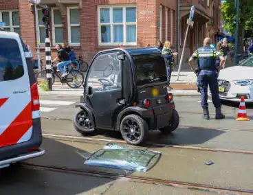 Aanrijding tussen brommobiel en auto met gewonde