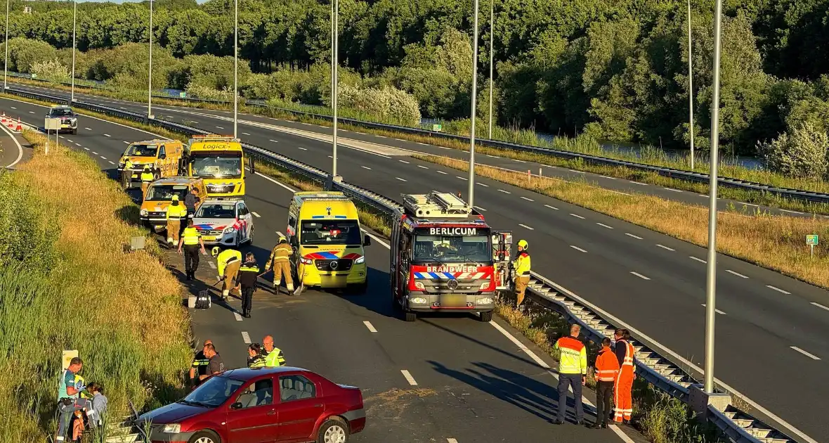 Ongeval leidt tot gewonden en verkeershinder - Foto 4