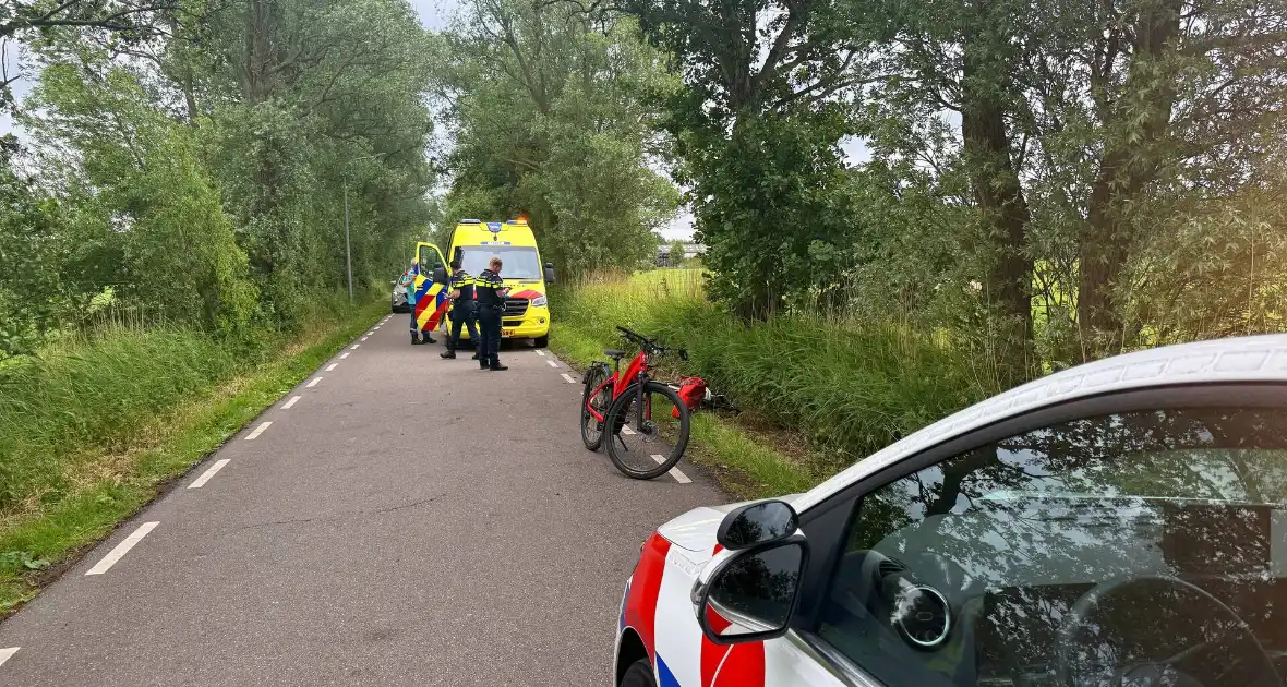 Racefietser raakt gewond bij ongeval - Foto 5