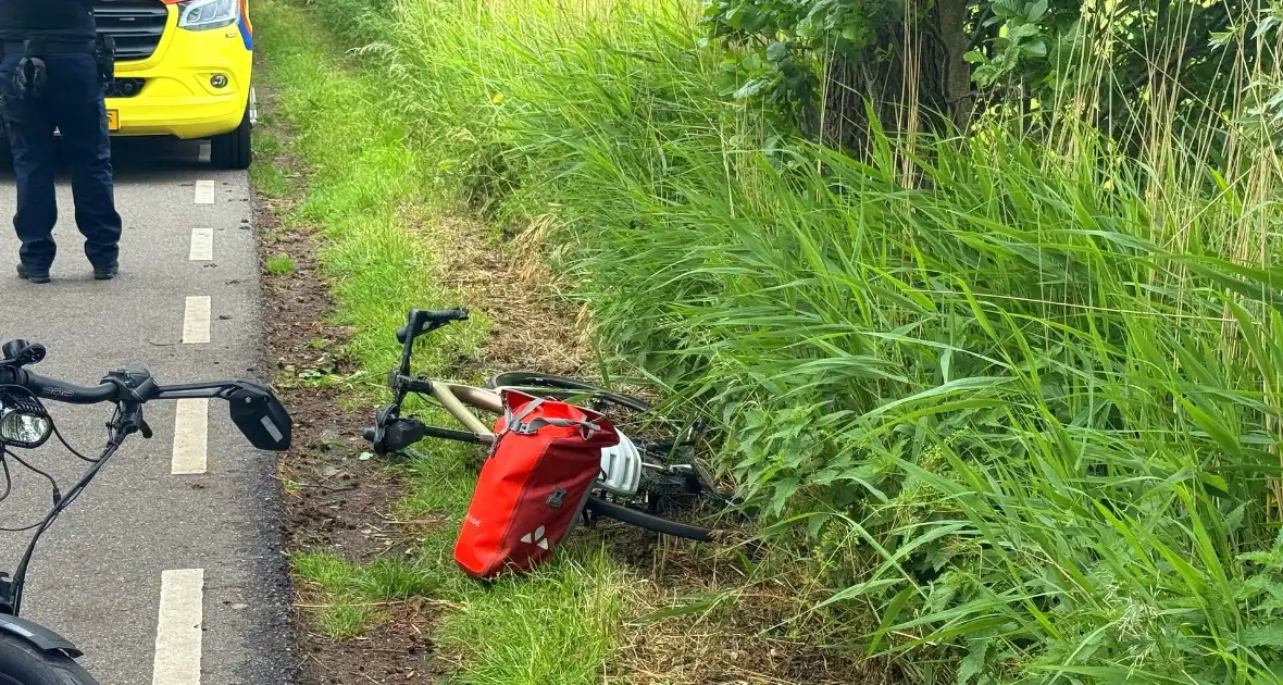 Racefietser raakt gewond bij ongeval - Foto 6