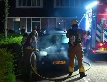 Politie onderzoekt autobrand