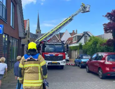 Brandweer ingezet bij brand in dak van woning