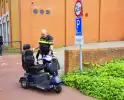 Bestuurder rijdt scootmobiel aan, merkt niks en rijdt door