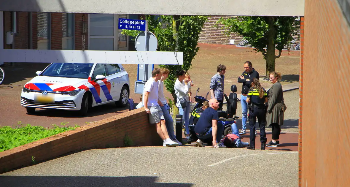 Bestuurder rijdt scootmobiel aan, merkt niks en rijdt door - Foto 9