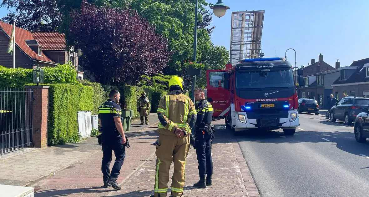 Brandweer ingezet voor brand achter een woning