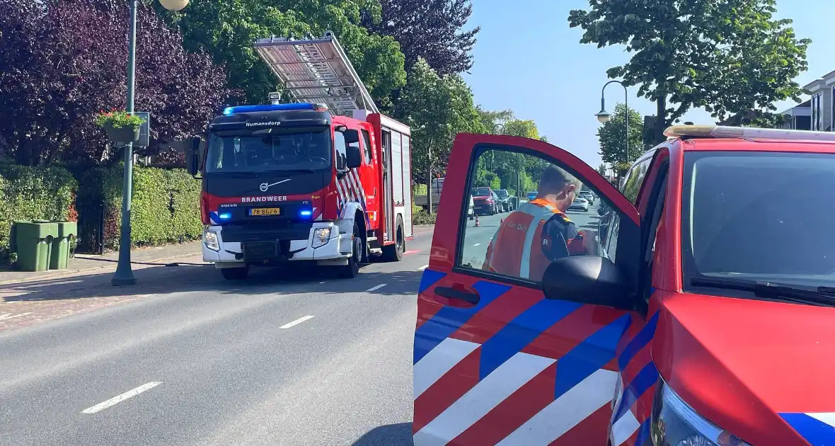 Brandweer ingezet voor brand achter een woning - Foto 3