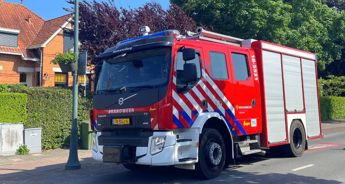 Brandweer ingezet voor brand achter een woning - Foto 4