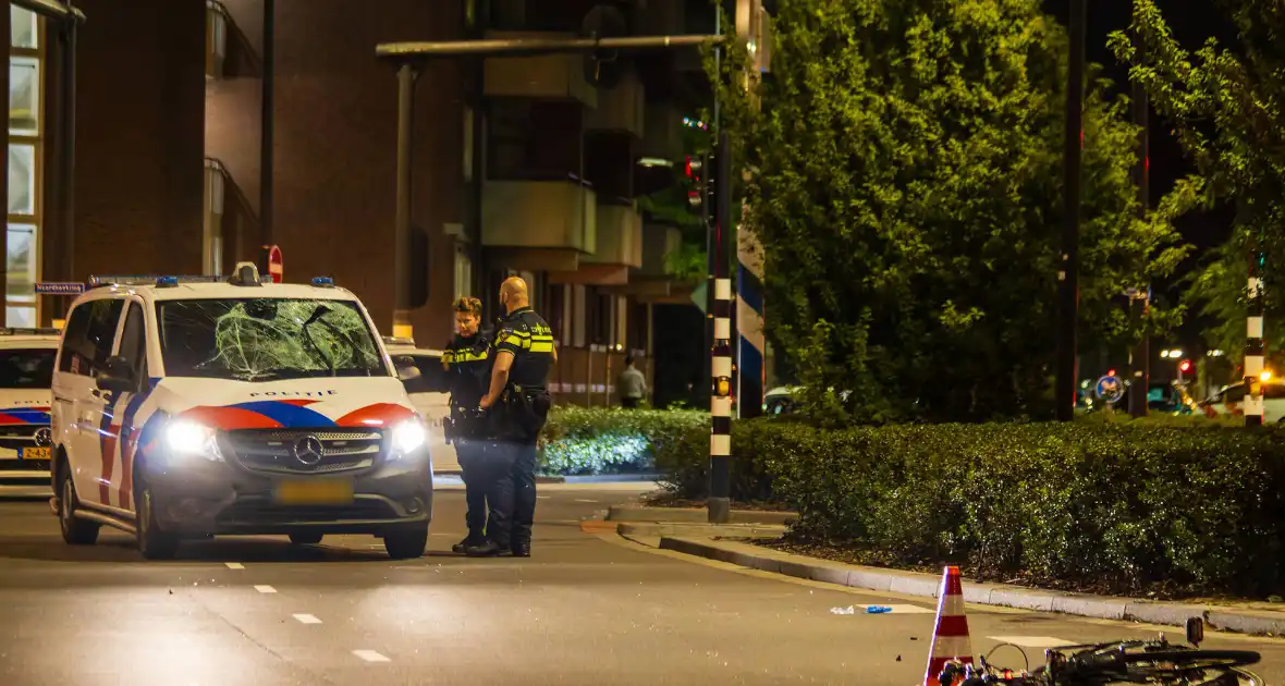 Politie schept fietser tijdens spoedrit - Foto 14
