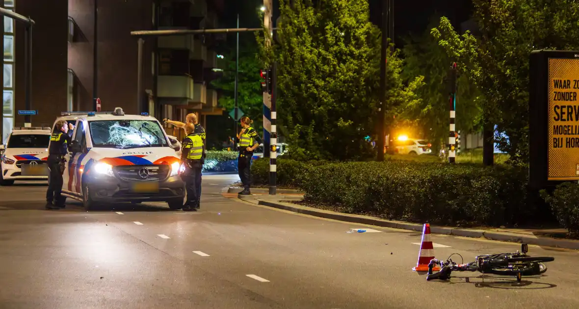 Politie schept fietser tijdens spoedrit - Foto 16