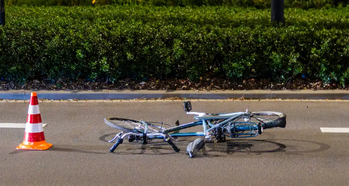Politie schept fietser tijdens spoedrit - Foto 3