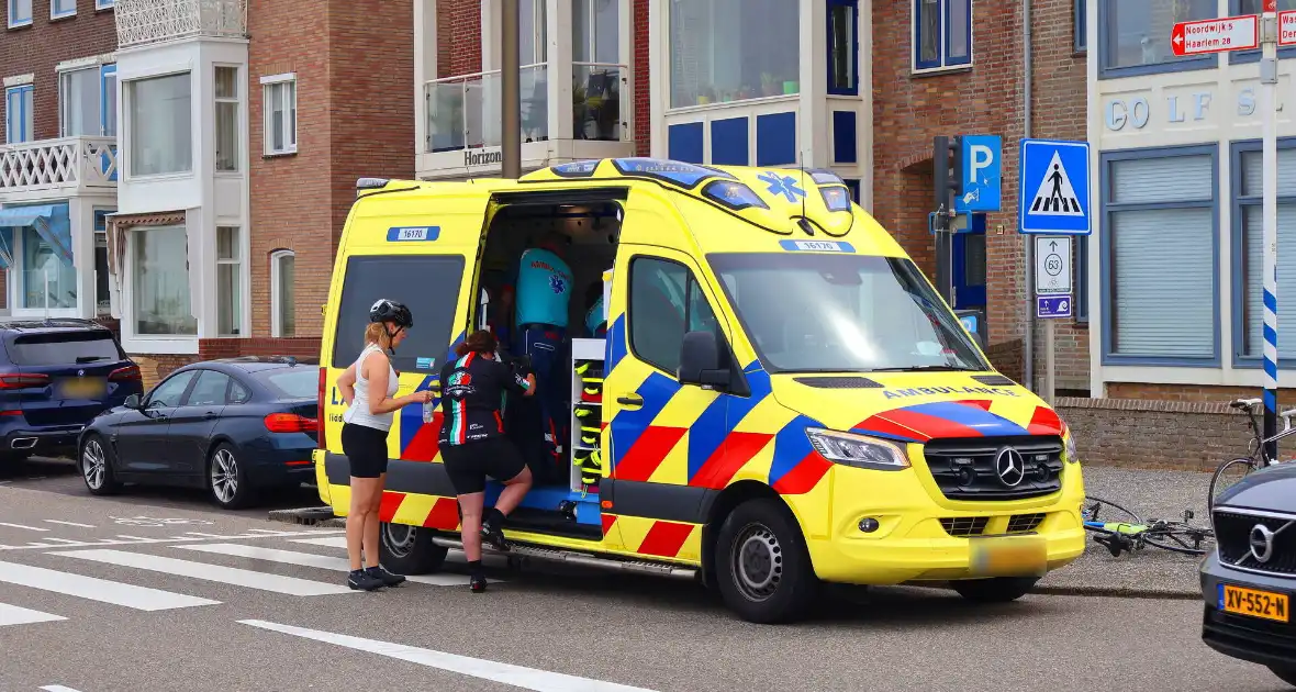 Wielrenners ten val bij ongeval - Foto 1