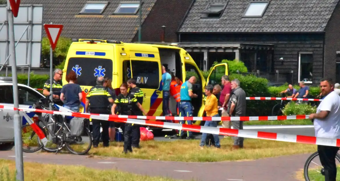 Fietser gereanimeerd na aanrijding - Foto 5