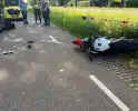 Motorrijder klapt op auto en raakte gewond m