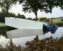 Vrachtwagen raakt van weg en verdwijnt in water