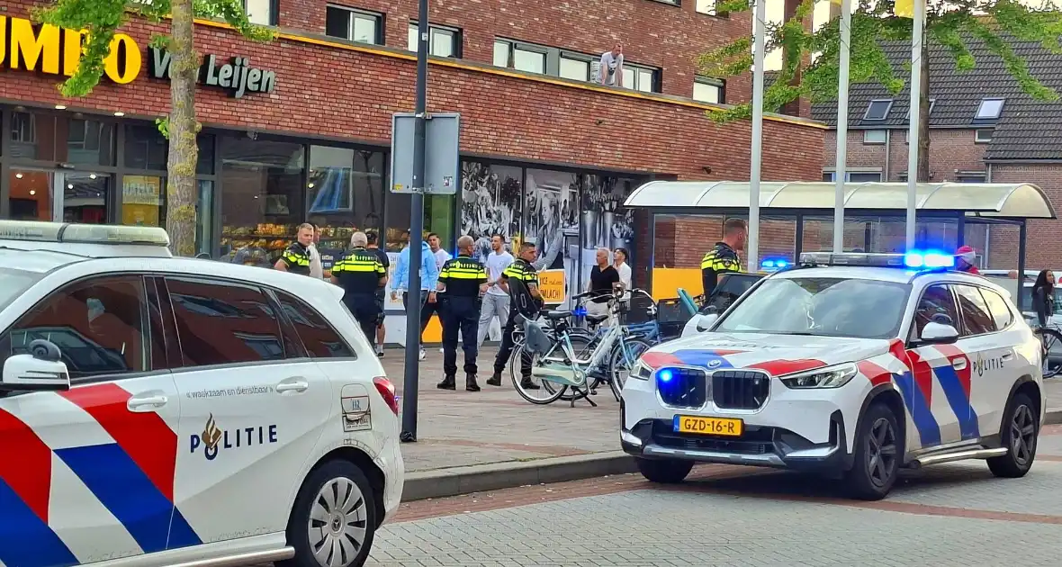 Aanhoudingen en gewonde bij geweldsincident - Foto 1