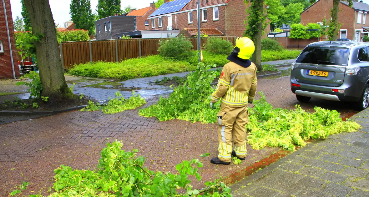 Noodweer zorgt voor meerdere stormschades - Foto 10