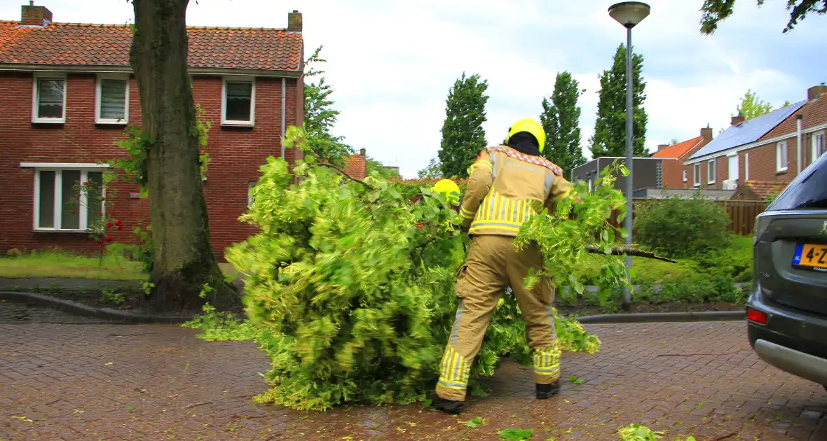 Noodweer zorgt voor meerdere stormschades - Foto 11