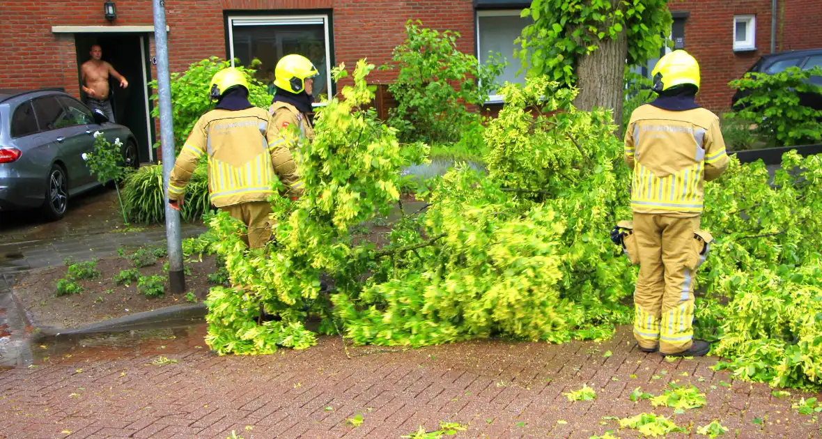 Noodweer zorgt voor meerdere stormschades - Foto 13