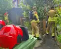 Bandweer ingezet voor brandende kliko in voortuin