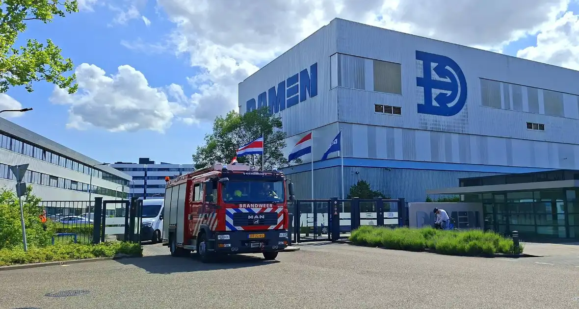 Stoom voor rook aangezien op schip - Foto 2