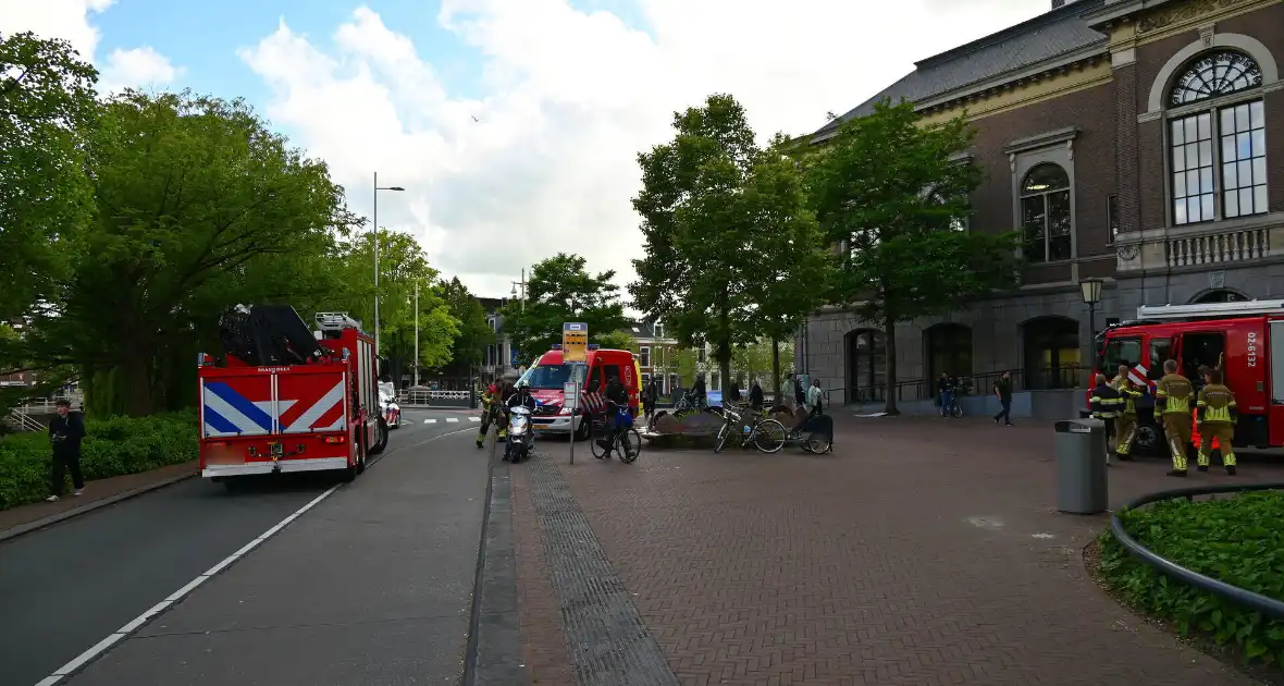 Duikteam haalt persoon uit water - Foto 10