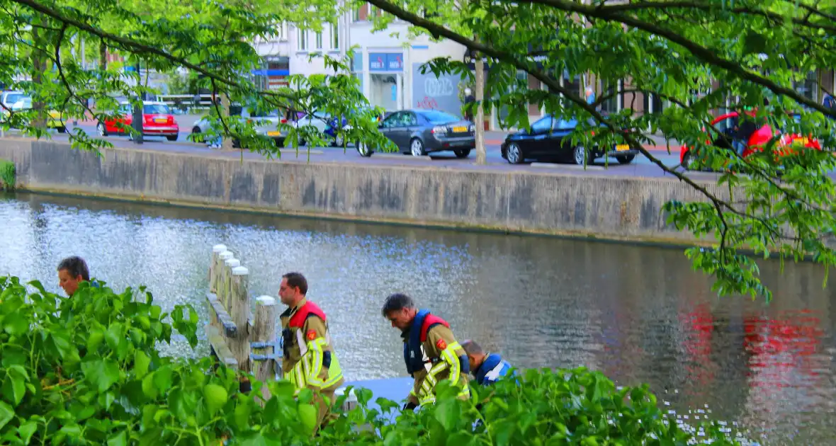 Duikteam haalt persoon uit water - Foto 4