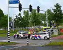 Auto botst tegen boom