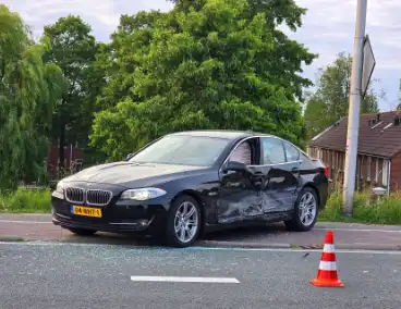 Politieberger sleept auto weg