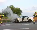 Personenauto al rijdend in brand
