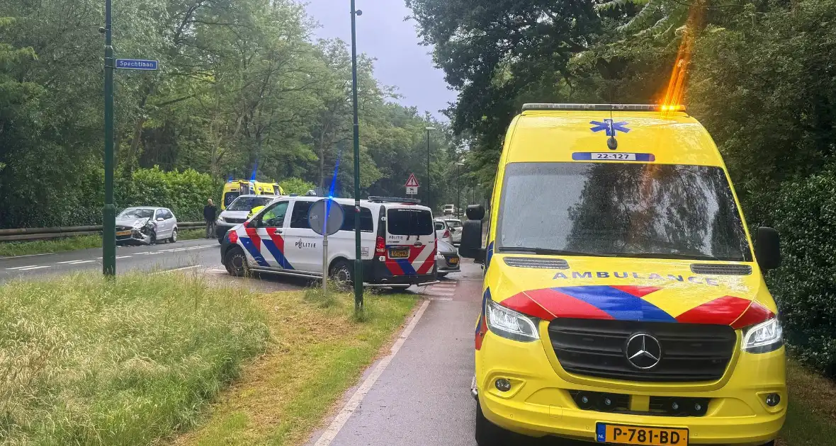 Bestuurder klapt op afslaande auto - Foto 1