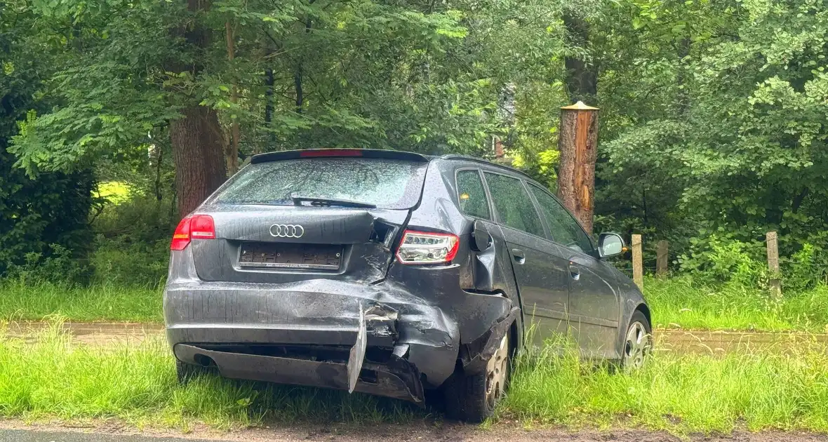 Bestuurder klapt op afslaande auto - Foto 4