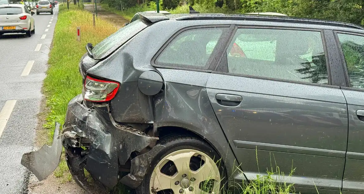 Bestuurder klapt op afslaande auto - Foto 6