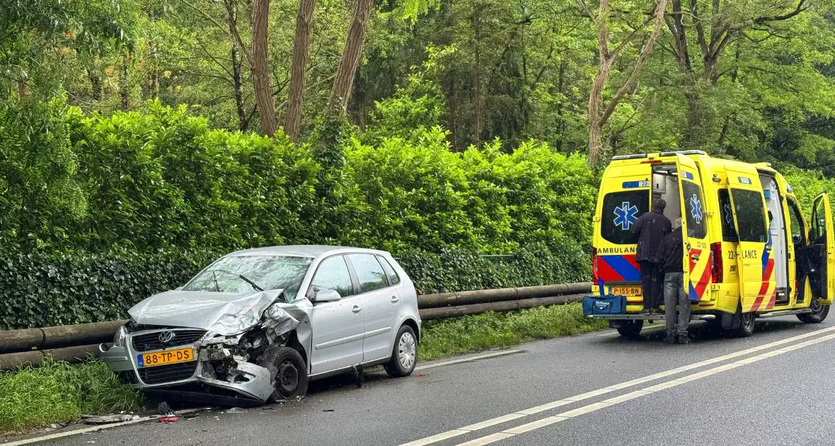 Bestuurder klapt op afslaande auto - Foto 7