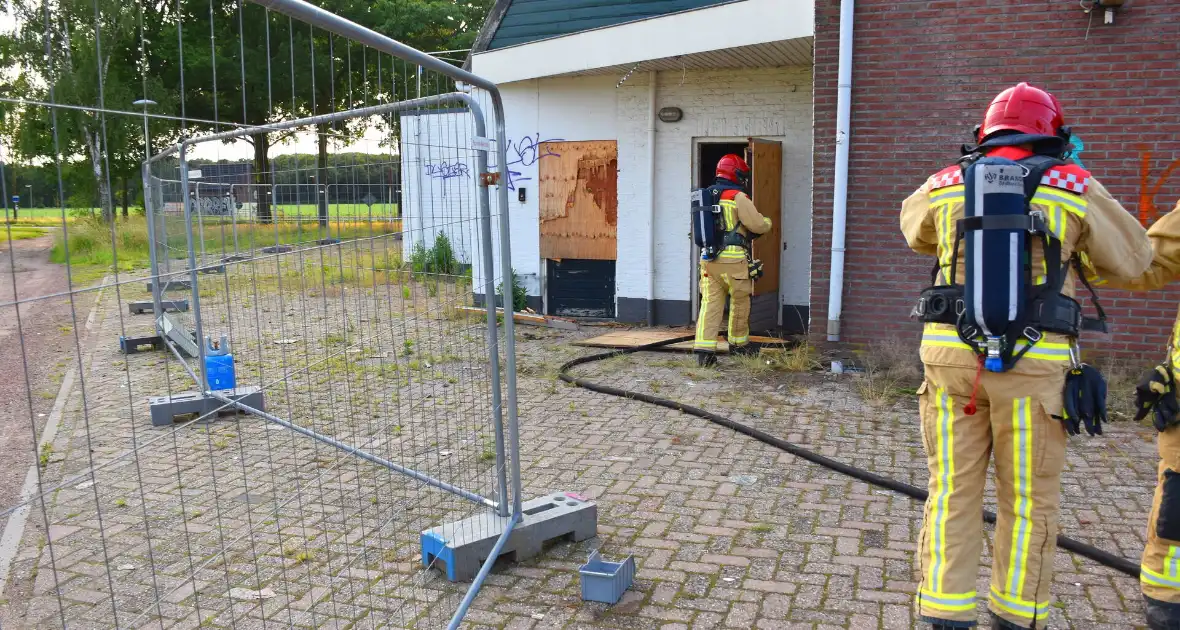 Brandweer blust brand in horecapand - Foto 4