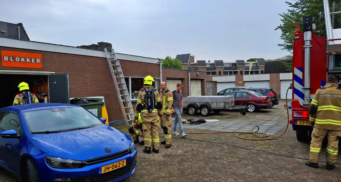 Brand in magazijn van huishoudwinkel - Foto 1