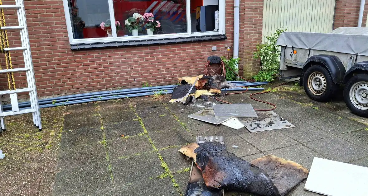 Brand in magazijn van huishoudwinkel - Foto 2
