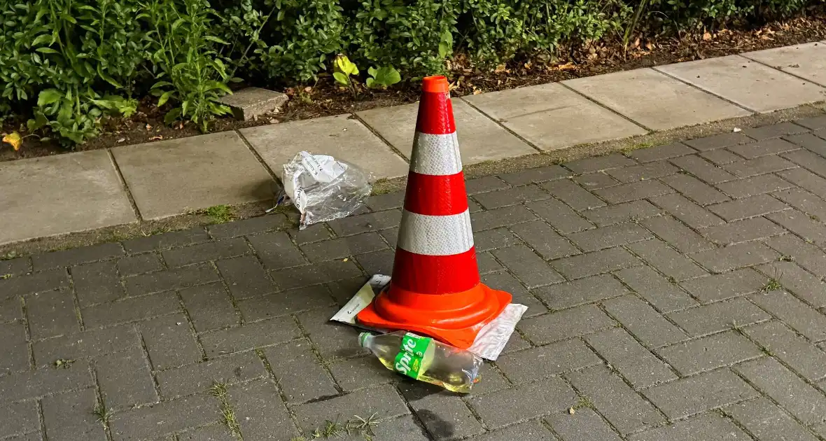 Caravan in lichterlaaie, brandweer voorkomt overslag - Foto 8