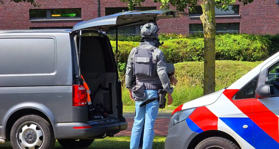 Persoon met vuurwapen gesignaleerd bij school - Foto 1