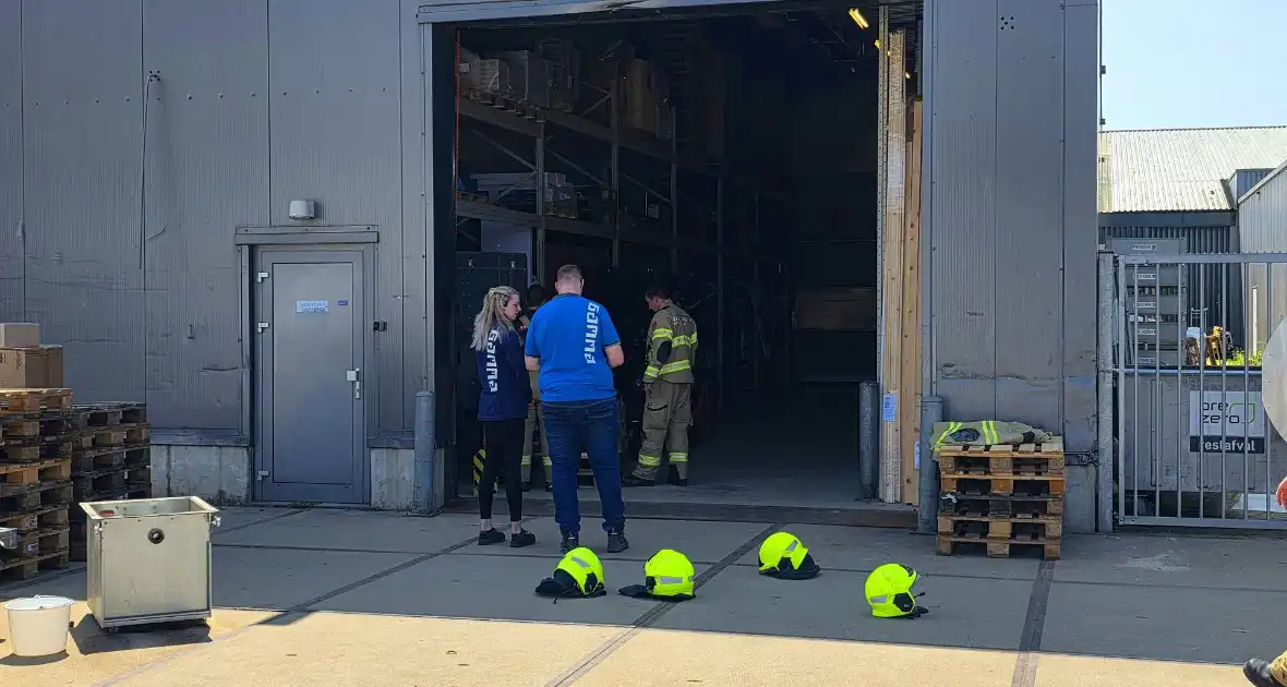Magazijnbrand snel onder controle - Foto 1
