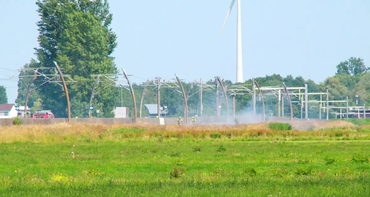 Bermbrand legt treinverkeer stil - Foto 2