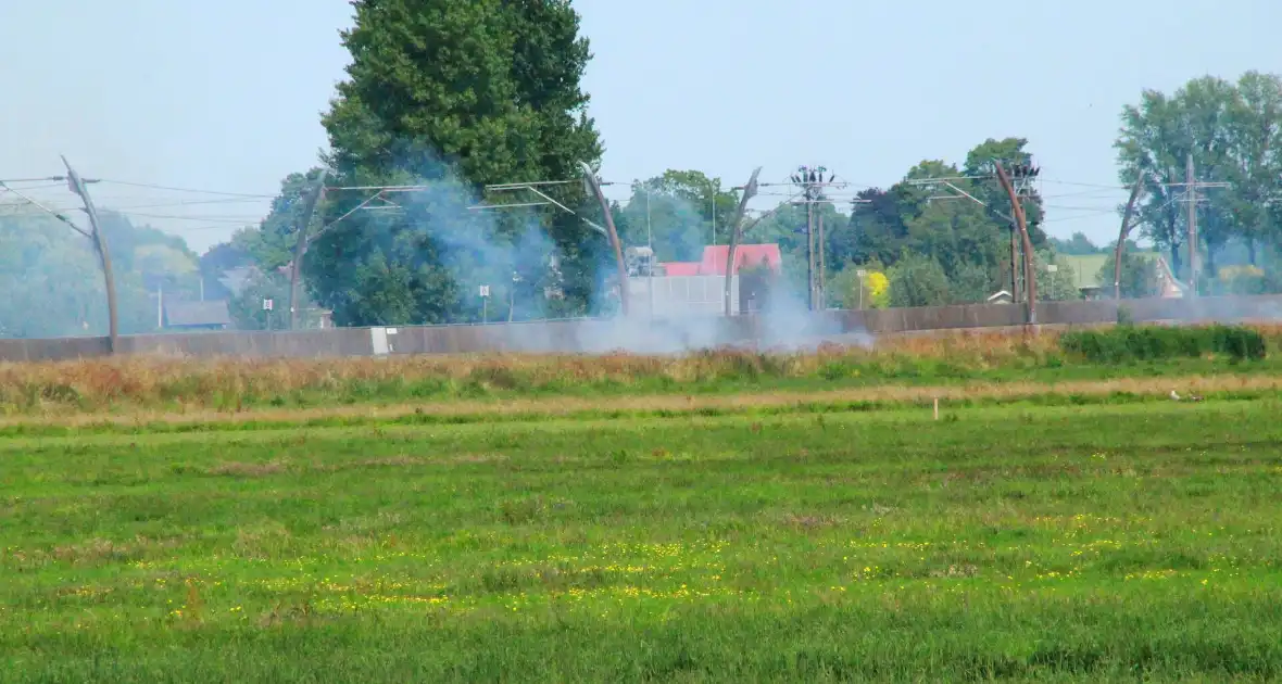 Bermbrand legt treinverkeer stil - Foto 7