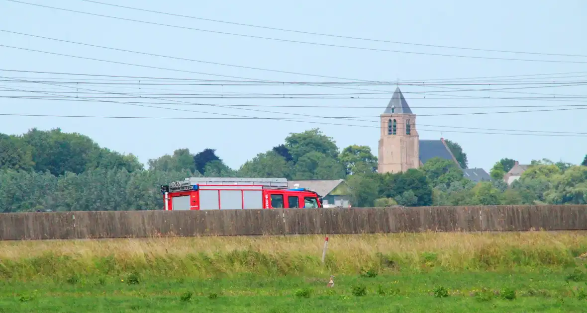 Bermbrand legt treinverkeer stil - Foto 8
