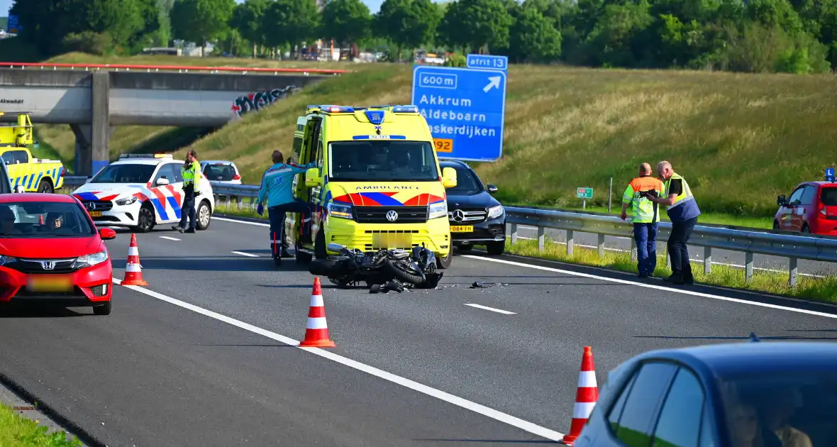 Motorrijder gewond na crash - Foto 2